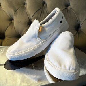 Nike Court Royale AC Slip-on Sneakers